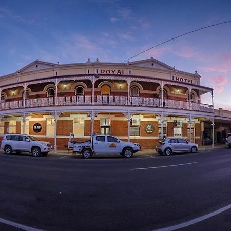 Royal Hotel Sea Lake Exterior foto
